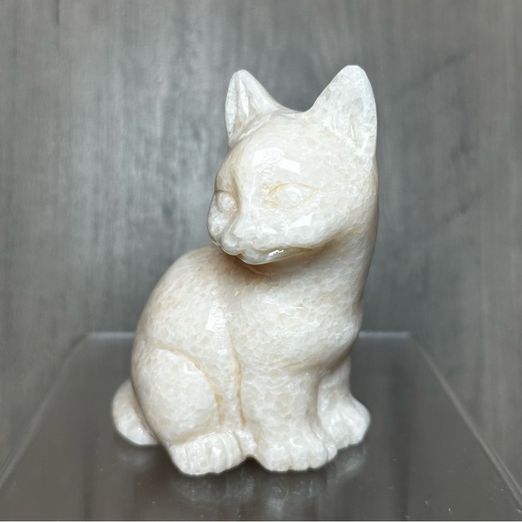 Accents Jade Sitting Cat Kitten Crystal Stone Carving Figurine Statue